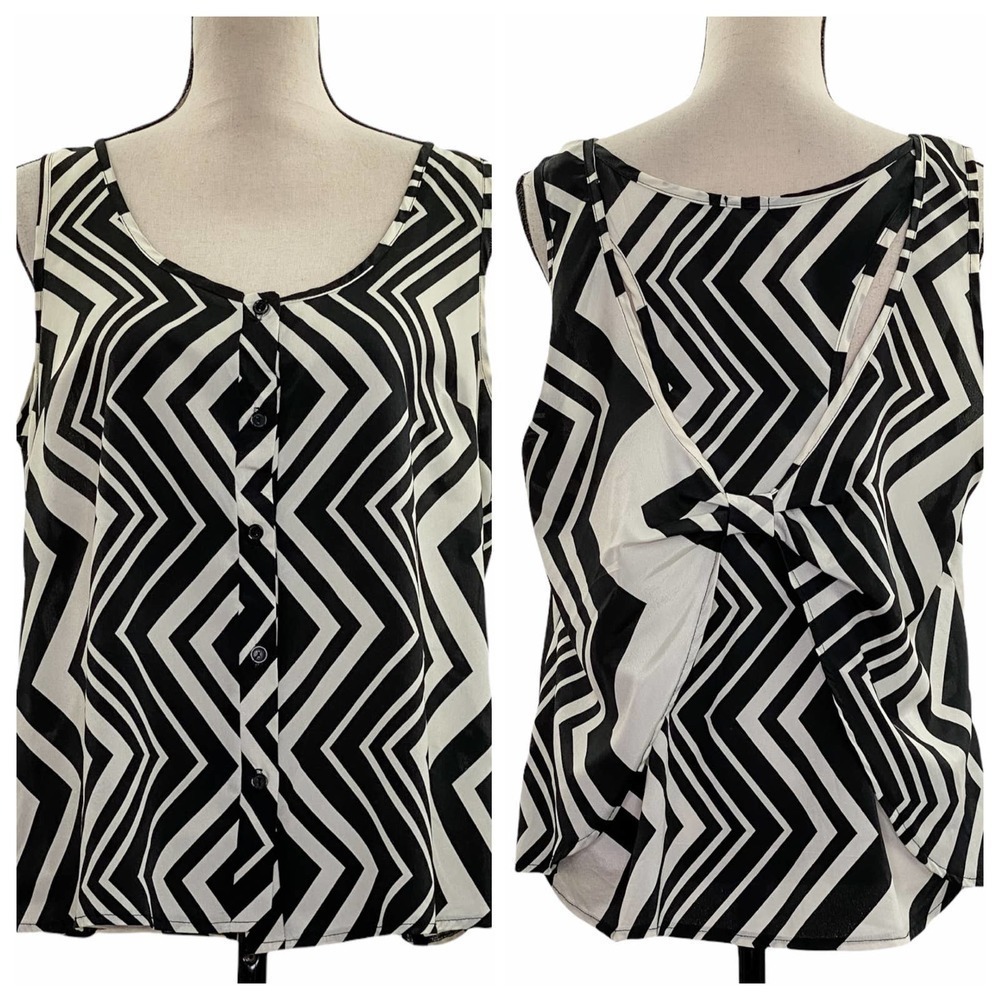 CHARLOTTE Russe Black & White Chevron Print Sleeveless Button Down Shirt